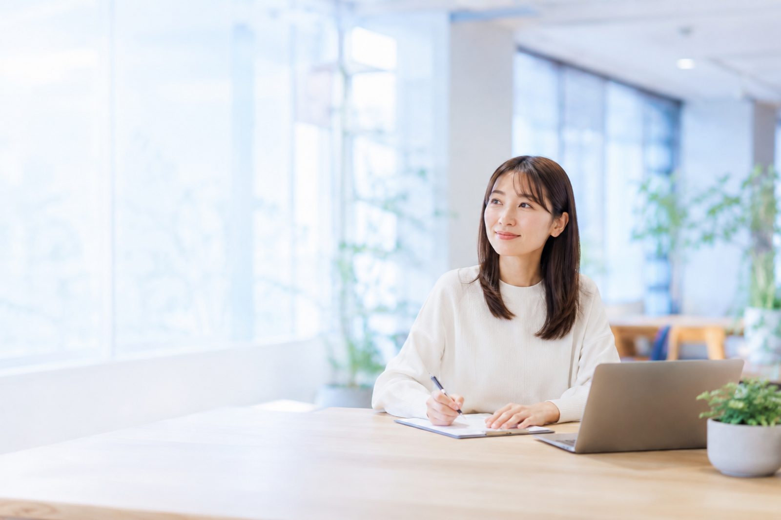 ブランディング講座でワークに取り組む受講者