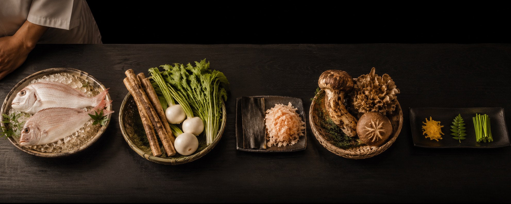 和の高級食材を使った盛り付けの様子
